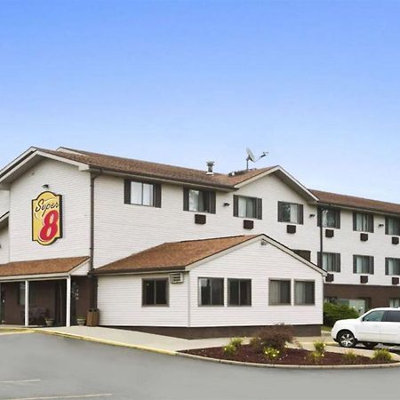 Super 8 By Wyndham New Castle Hotel Exterior photo